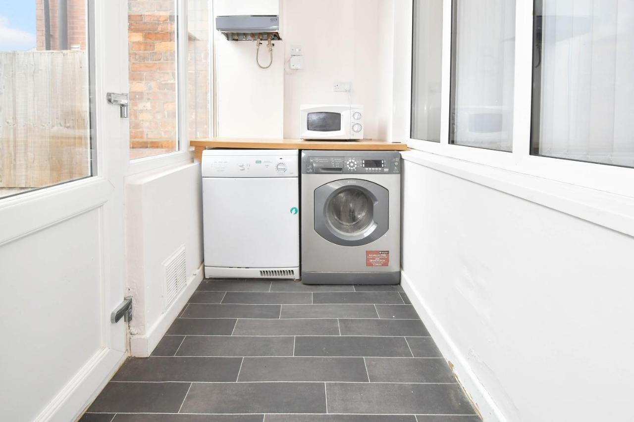 Wistaston House By Yourstays 5 Double Bedrooms And 2 Bathrooms, Great For Groups! Book Now!クルー エクステリア 写真
