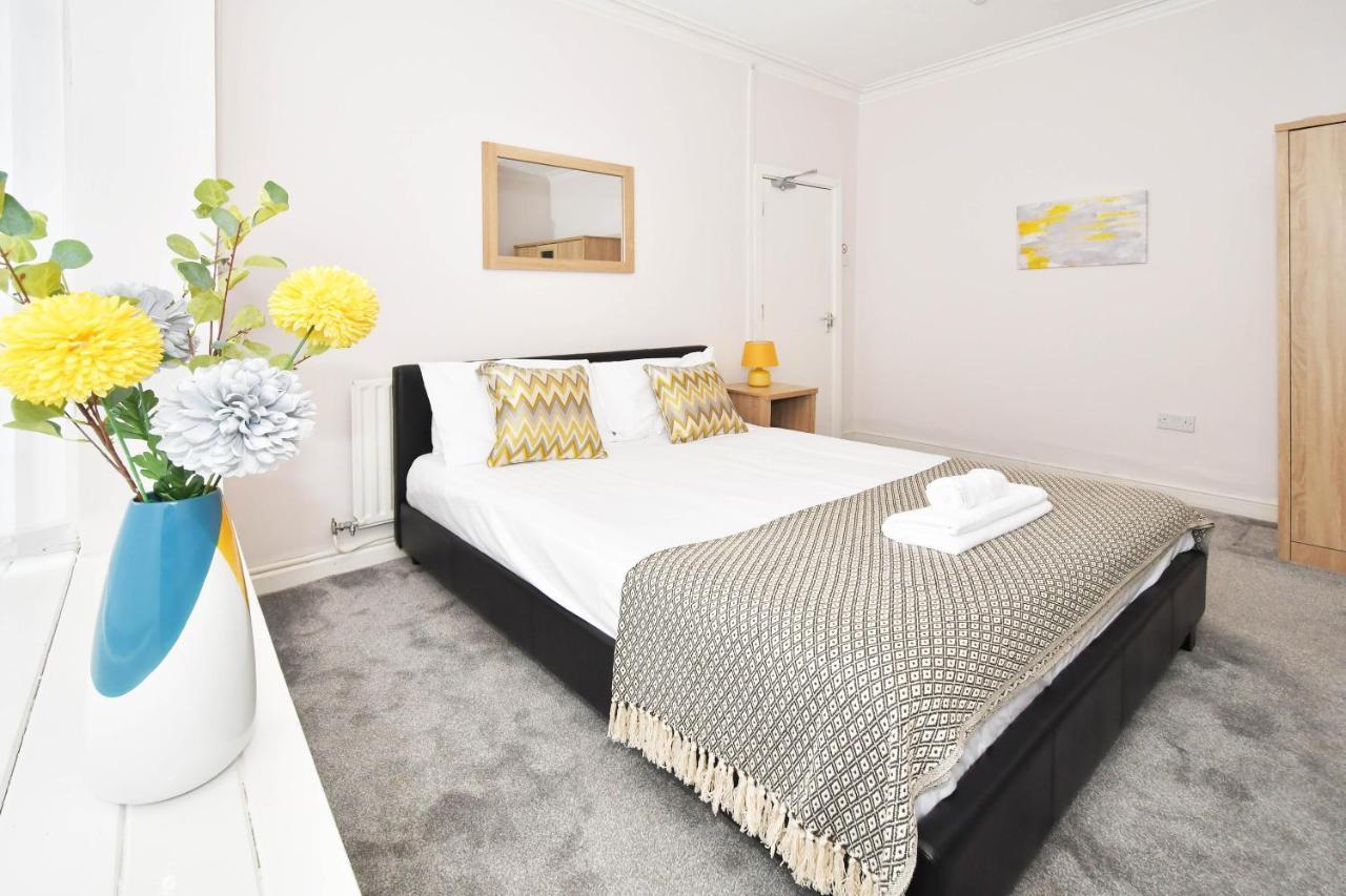 Wistaston House By Yourstays 5 Double Bedrooms And 2 Bathrooms, Great For Groups! Book Now!クルー エクステリア 写真
