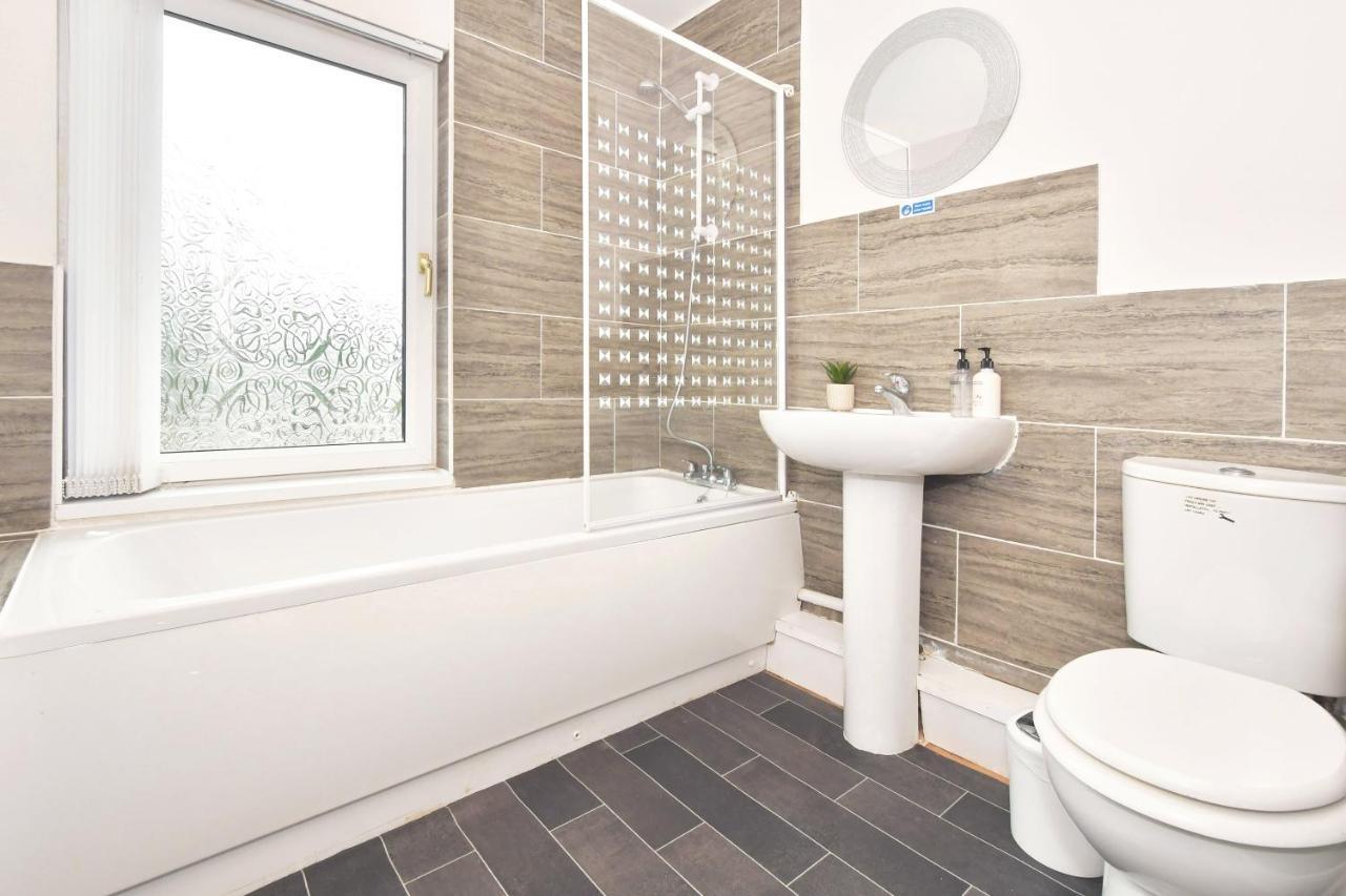 Wistaston House By Yourstays 5 Double Bedrooms And 2 Bathrooms, Great For Groups! Book Now!クルー エクステリア 写真