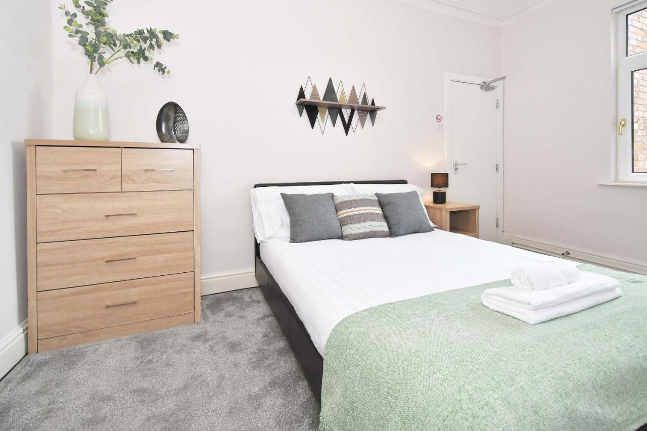 Wistaston House By Yourstays 5 Double Bedrooms And 2 Bathrooms, Great For Groups! Book Now!クルー エクステリア 写真